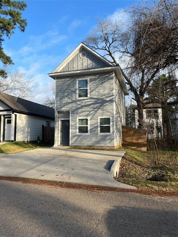 10978 Maywood Street, Willis, TX 77318