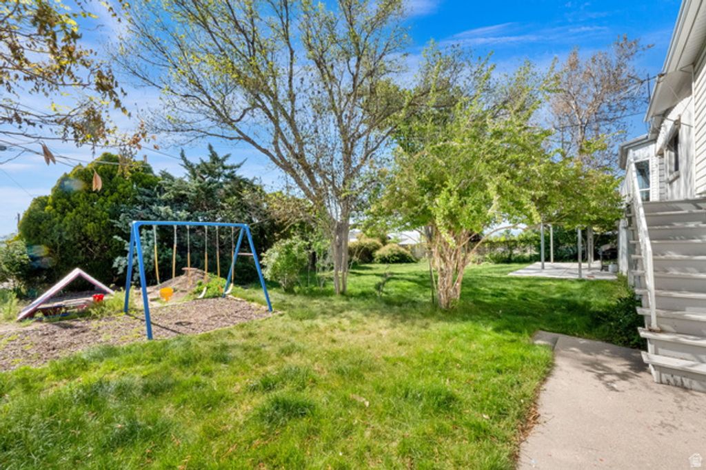 Image 3 of property listing at 3558 S 50 W, Bountiful, UT 84010