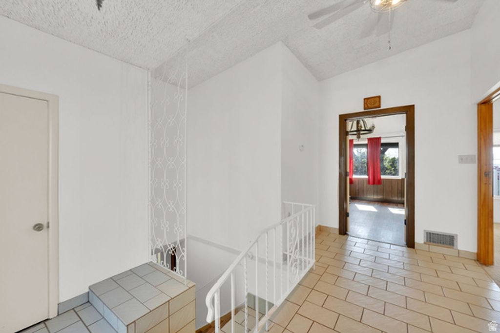 Image 6 of property listing at 3558 S 50 W, Bountiful, UT 84010