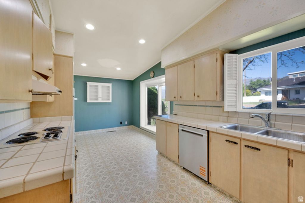 Image 9 of property listing at 3558 S 50 W, Bountiful, UT 84010