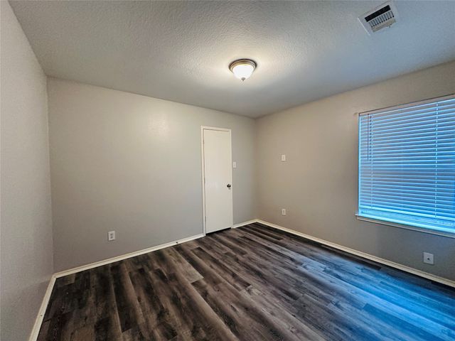 2013 Deniro Drive, Fort Worth, TX 76134