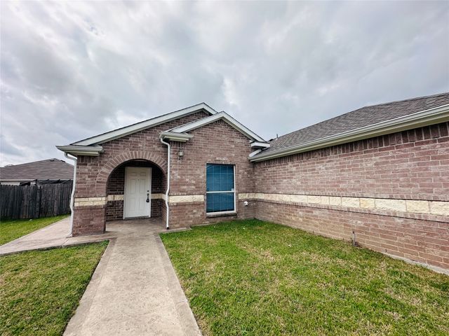 2013 Deniro Drive, Fort Worth, TX 76134