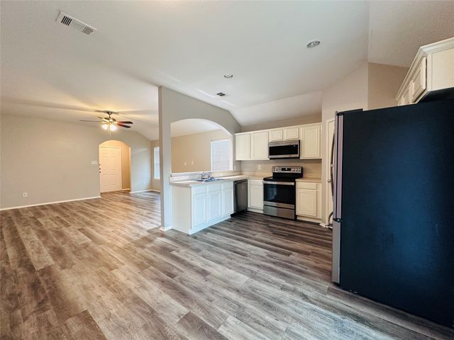 2013 Deniro Drive, Fort Worth, TX 76134