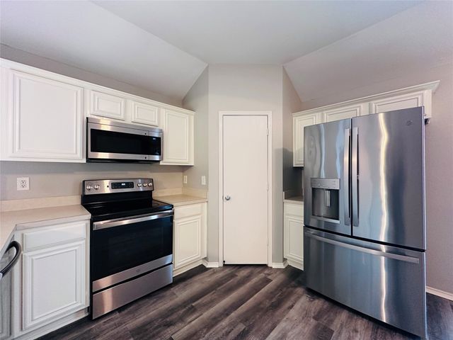 2013 Deniro Drive, Fort Worth, TX 76134