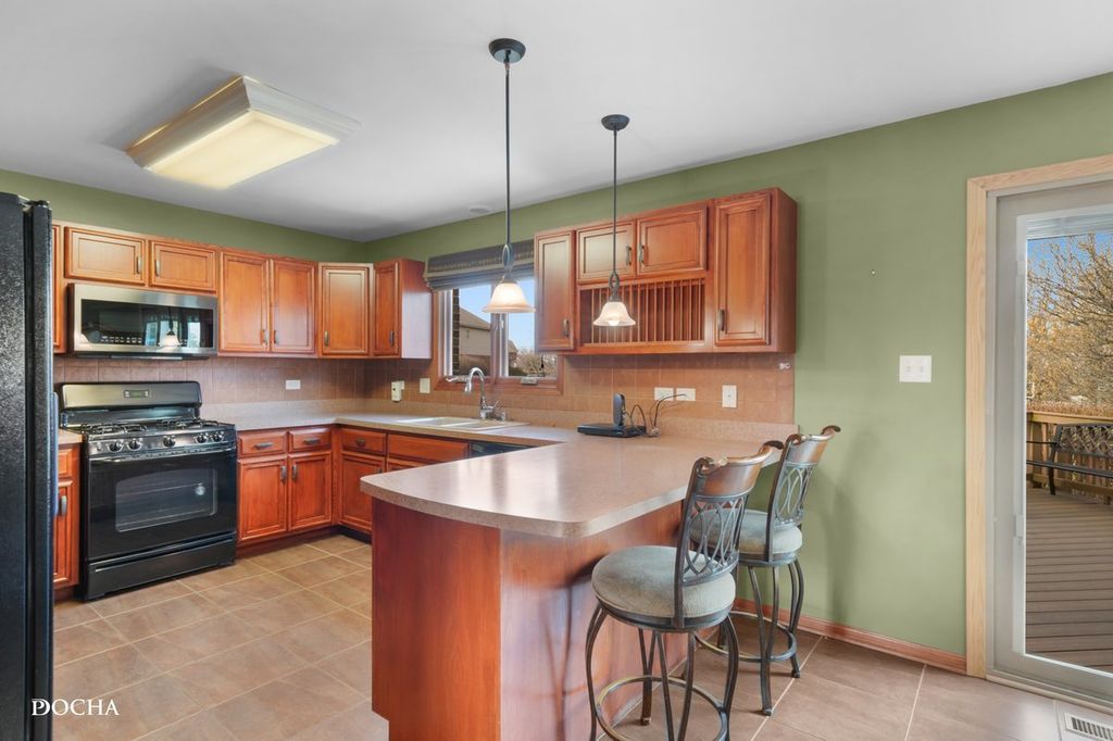 Image 11 of property listing at 17618 Dunn Road, Tinley Park, IL 60487