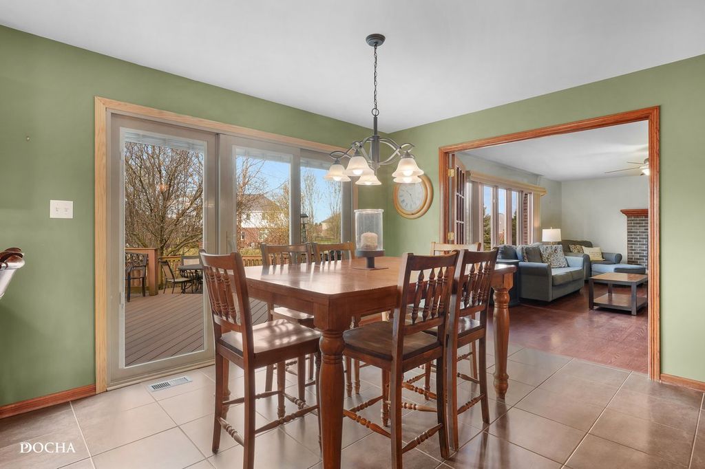 Image 12 of property listing at 17618 Dunn Road, Tinley Park, IL 60487