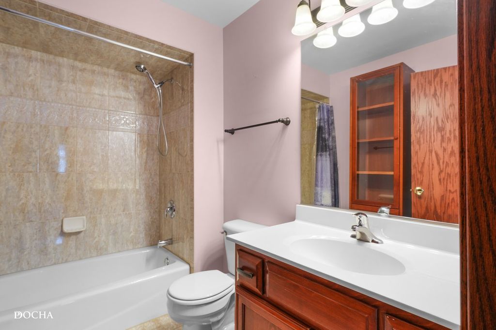 Image 15 of property listing at 17618 Dunn Road, Tinley Park, IL 60487