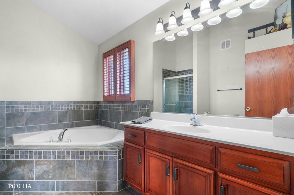 Image 18 of property listing at 17618 Dunn Road, Tinley Park, IL 60487