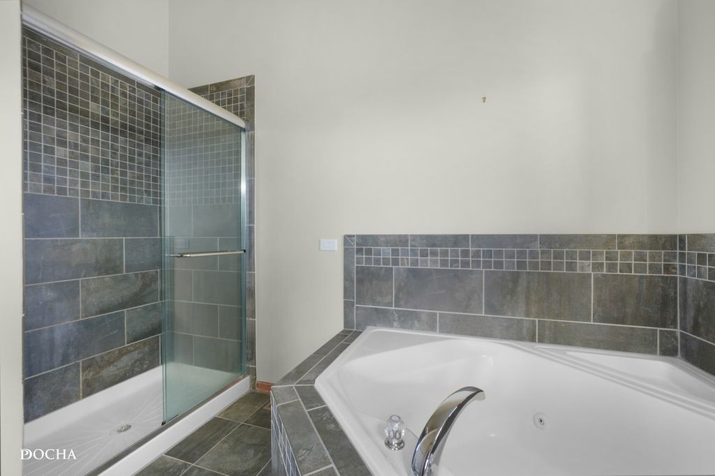 Image 19 of property listing at 17618 Dunn Road, Tinley Park, IL 60487
