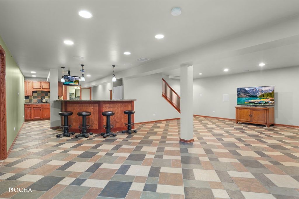 Image 25 of property listing at 17618 Dunn Road, Tinley Park, IL 60487