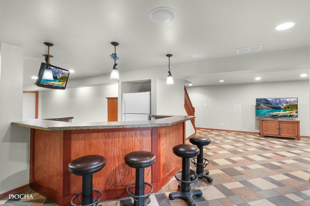Image 26 of property listing at 17618 Dunn Road, Tinley Park, IL 60487