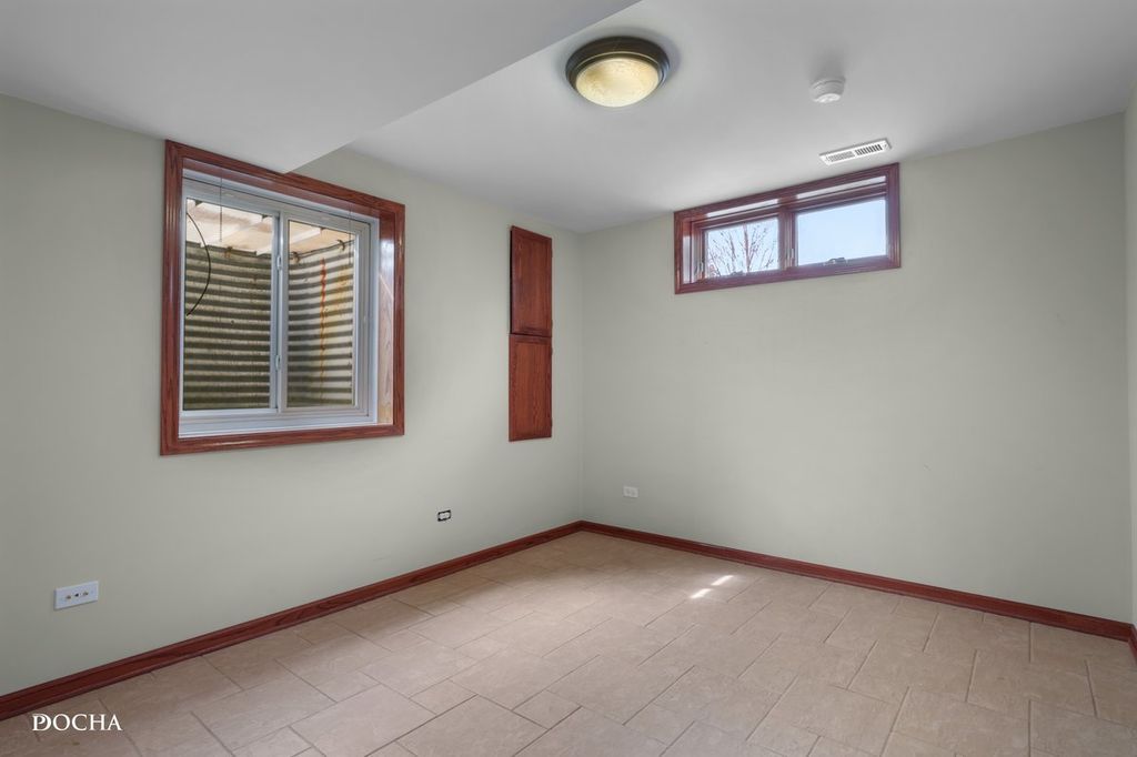 Image 28 of property listing at 17618 Dunn Road, Tinley Park, IL 60487