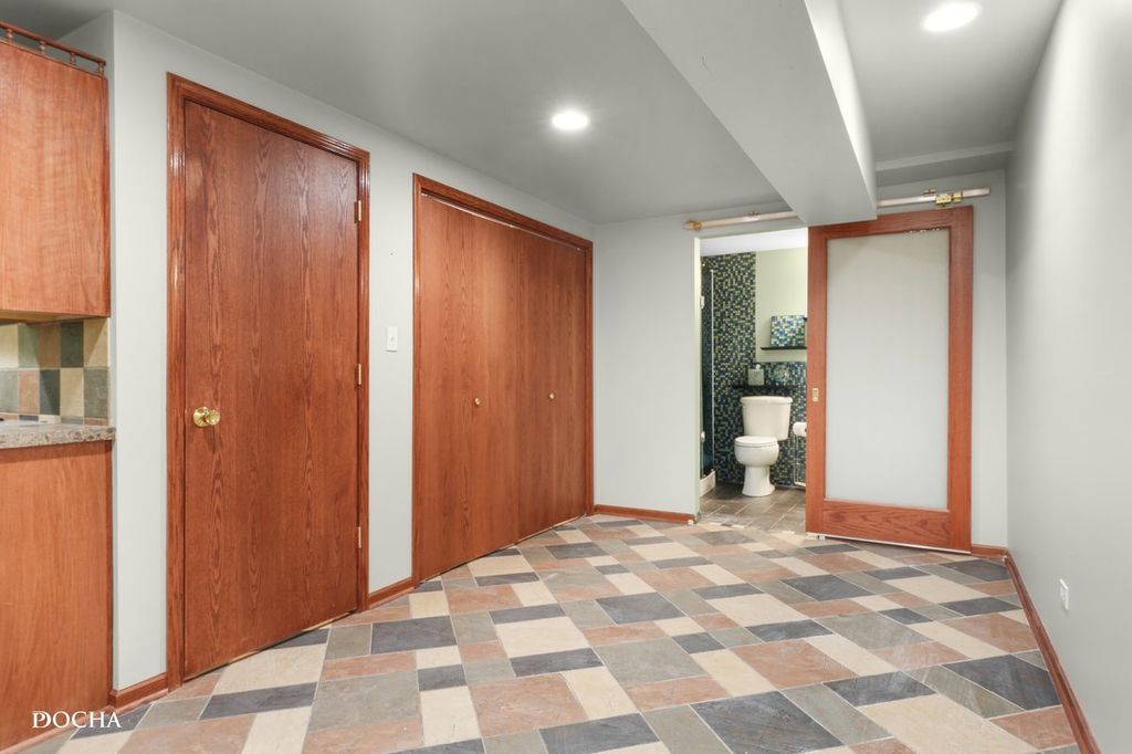 Image 30 of property listing at 17618 Dunn Road, Tinley Park, IL 60487