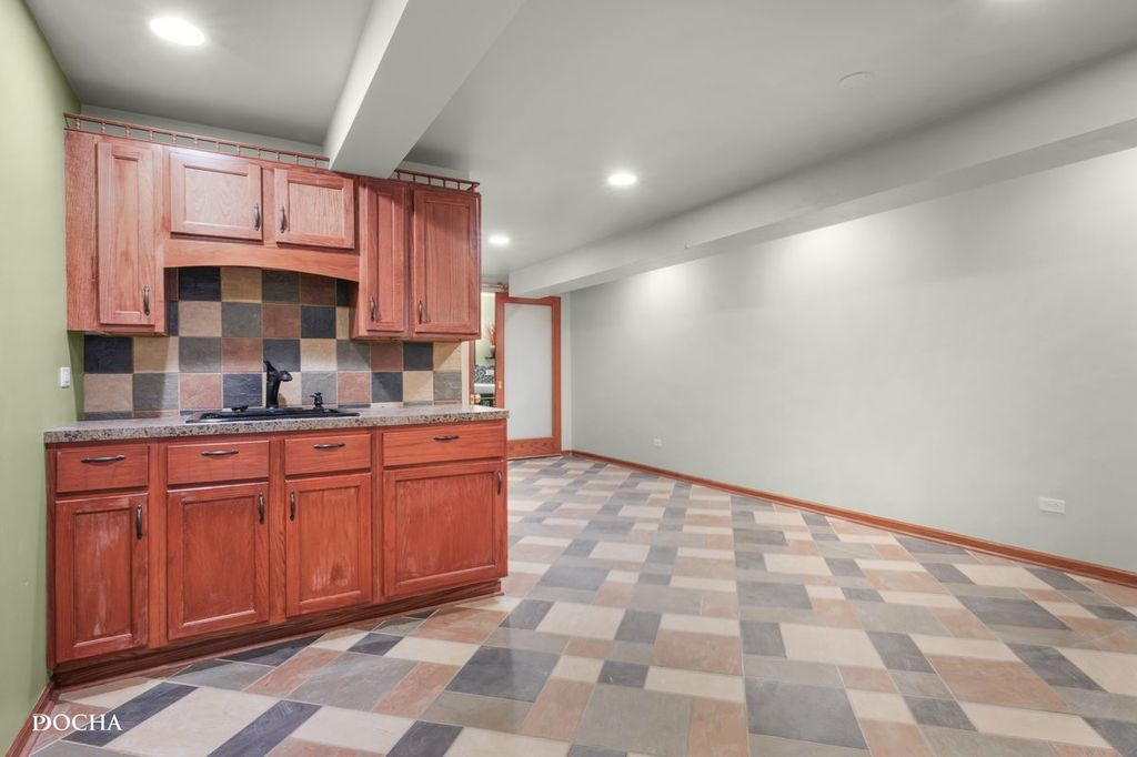 Image 31 of property listing at 17618 Dunn Road, Tinley Park, IL 60487