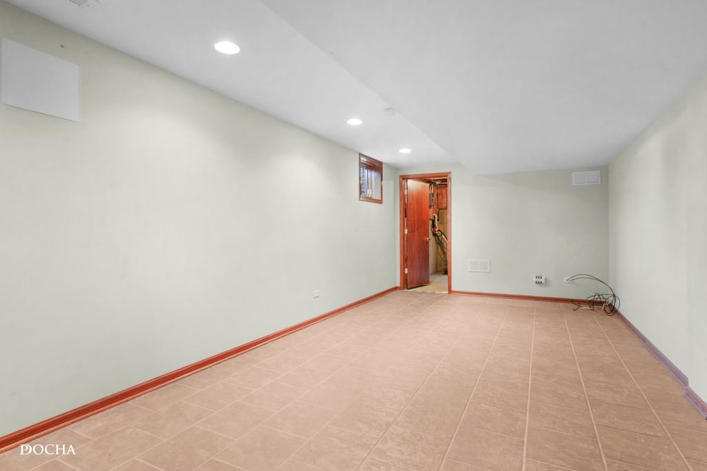 Image 34 of property listing at 17618 Dunn Road, Tinley Park, IL 60487