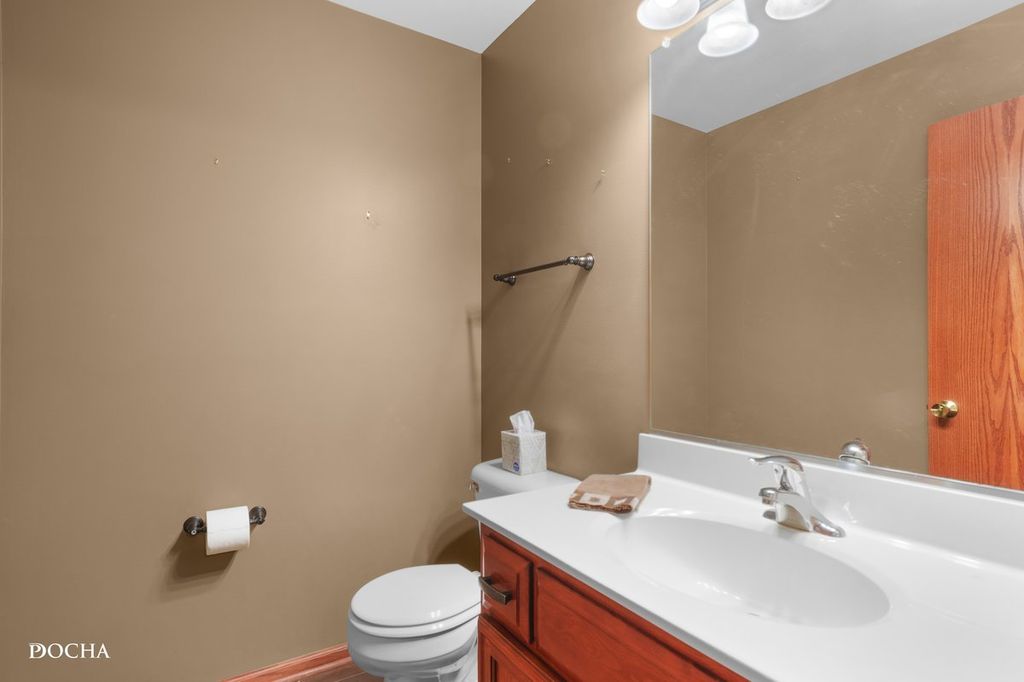 Image 8 of property listing at 17618 Dunn Road, Tinley Park, IL 60487