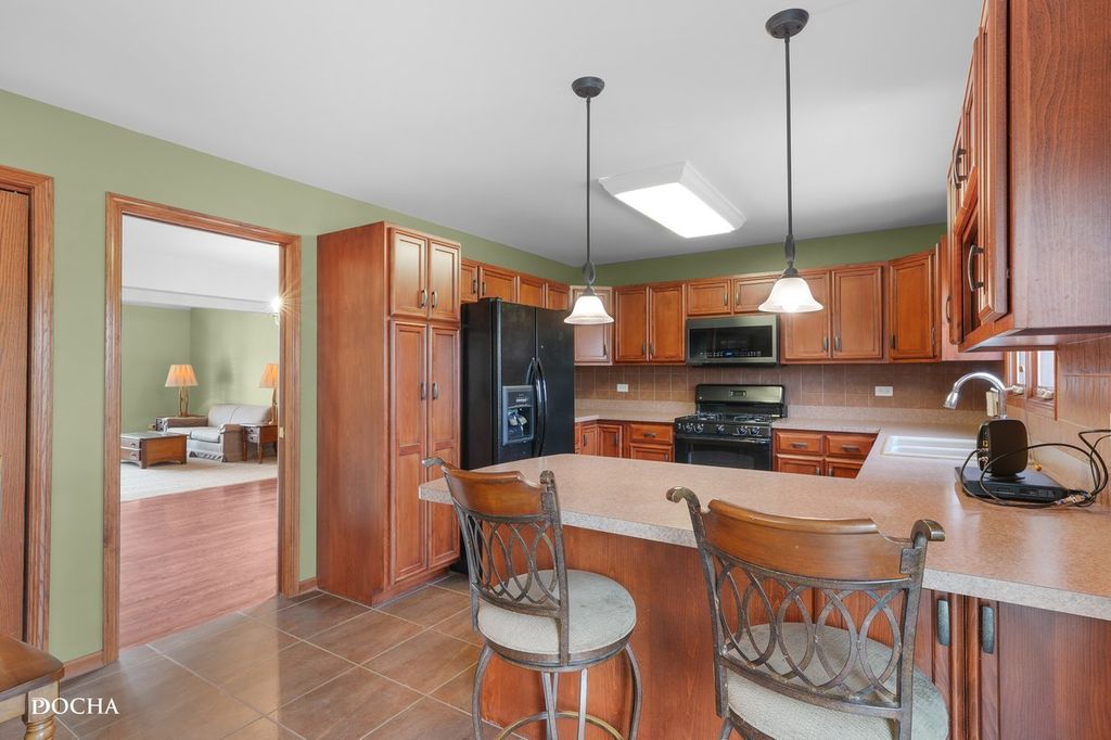 Image 10 of property listing at 17618 Dunn Road, Tinley Park, IL 60487
