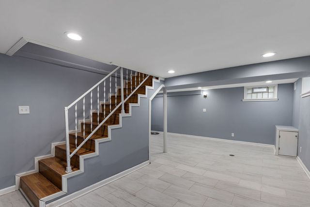 320 Streamside Drive, Harvey, IL 60426