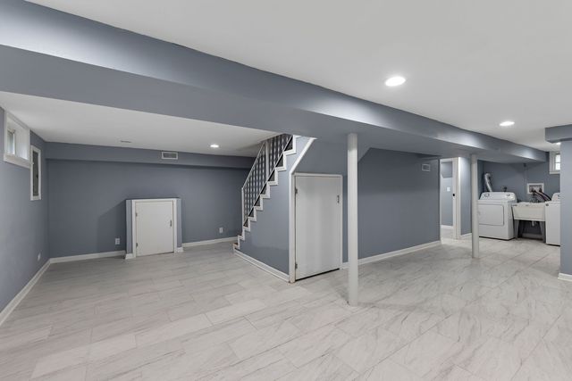 320 Streamside Drive, Harvey, IL 60426