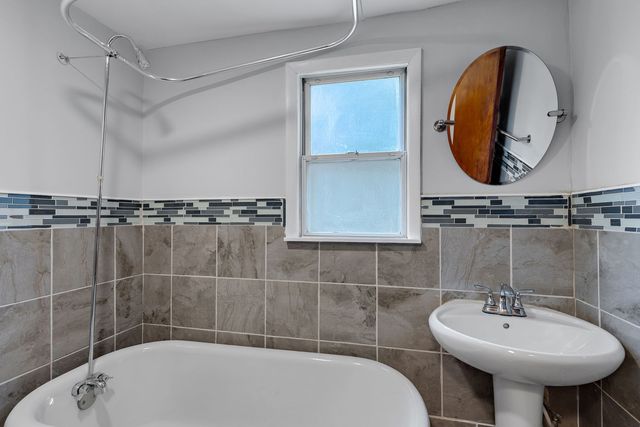 320 Streamside Drive, Harvey, IL 60426