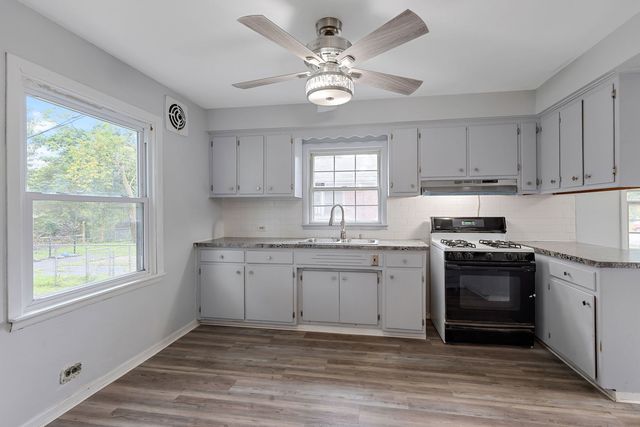 320 Streamside Drive, Harvey, IL 60426