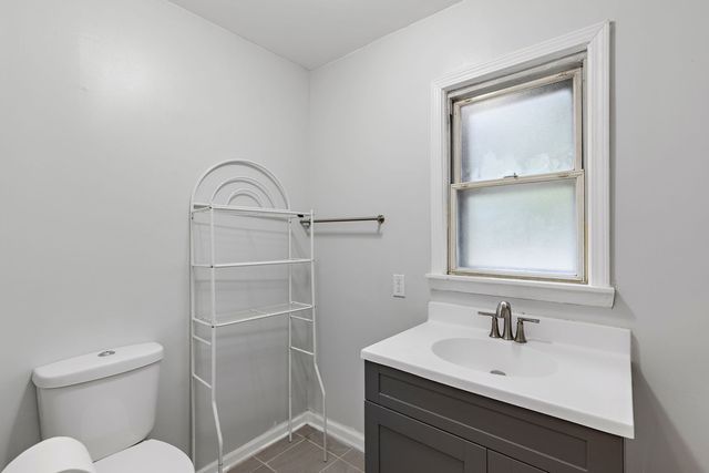 320 Streamside Drive, Harvey, IL 60426