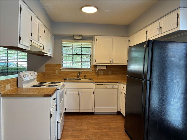 11905 Oak Knoll DR A, Austin, TX 78759