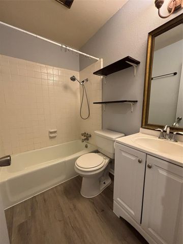 11905 Oak Knoll DR A, Austin, TX 78759