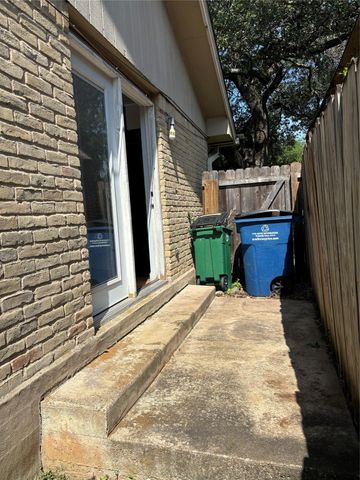 11905 Oak Knoll DR A, Austin, TX 78759