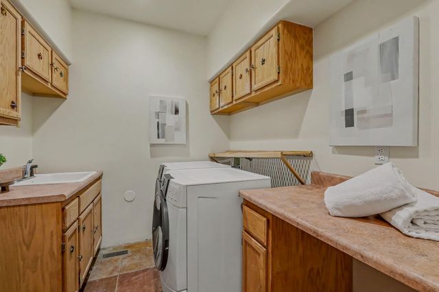 9800 Desert Mountain Road NE, Albuquerque, NM 87122