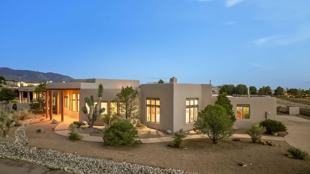 9800 Desert Mountain Road NE, Albuquerque, NM 87122