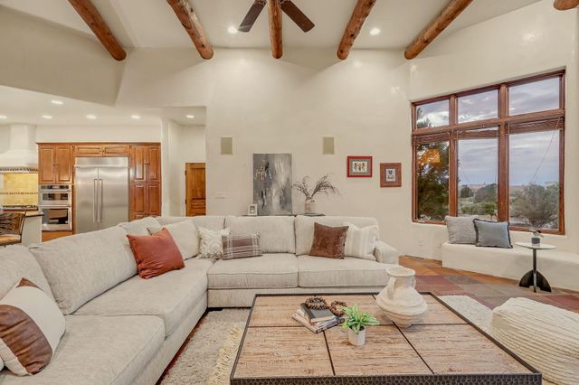 9800 Desert Mountain Road NE, Albuquerque, NM 87122