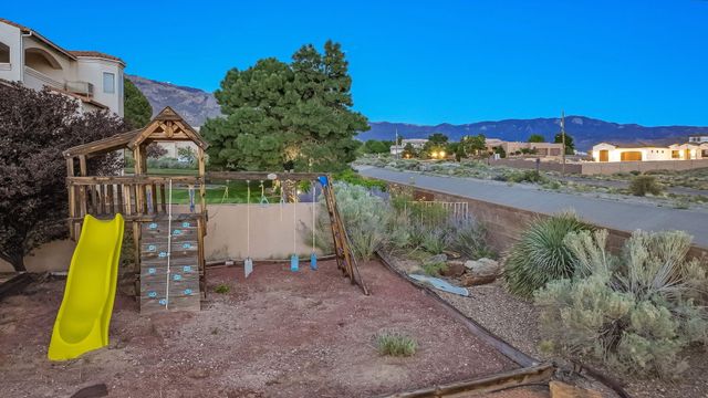 9800 Desert Mountain Road NE, Albuquerque, NM 87122