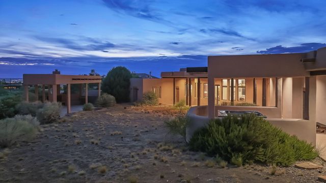 9800 Desert Mountain Road NE, Albuquerque, NM 87122