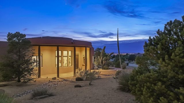 9800 Desert Mountain Road NE, Albuquerque, NM 87122