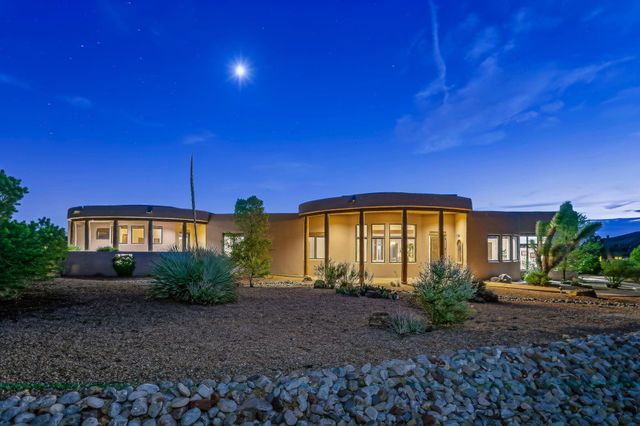 9800 Desert Mountain Road NE, Albuquerque, NM 87122
