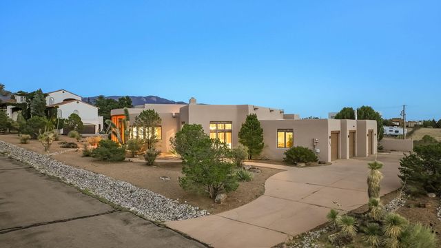 9800 Desert Mountain Road NE, Albuquerque, NM 87122