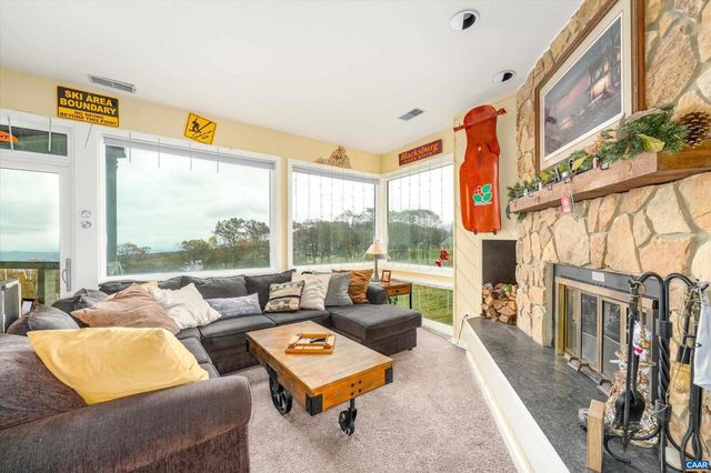 907 DIAMOND HILL CONDOS, Wintergreen Resort, VA 22967