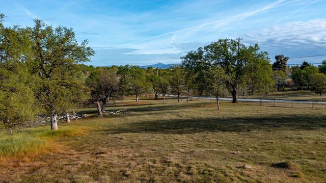 1090 Gibralter Road, Redding, CA 96003