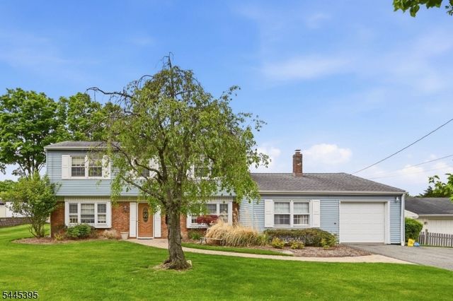 30 Whittier Ln, Oakland Boro, NJ 07436