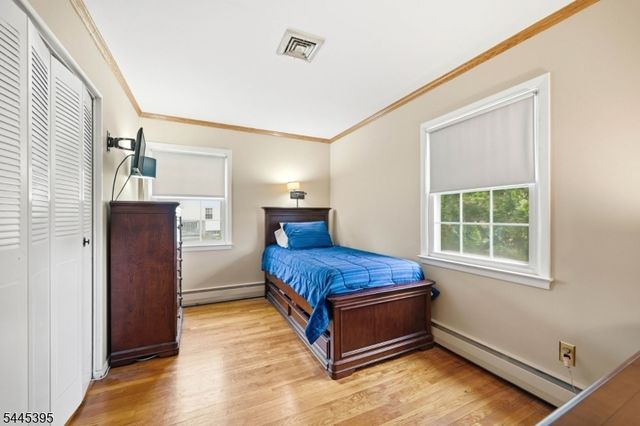30 Whittier Ln, Oakland Boro, NJ 07436