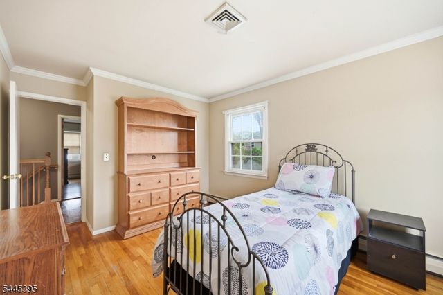 30 Whittier Ln, Oakland Boro, NJ 07436