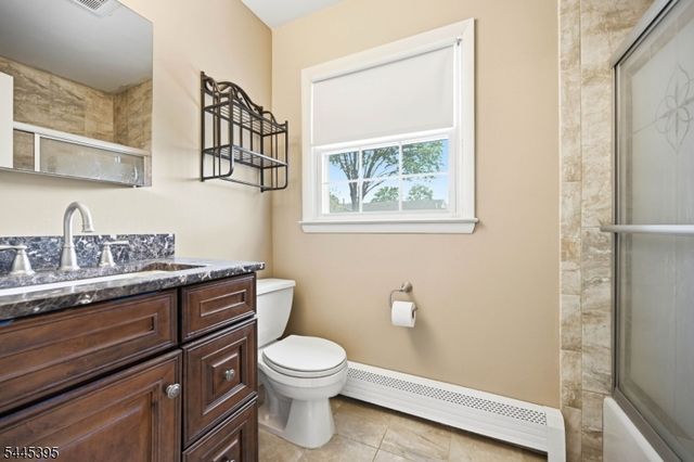 30 Whittier Ln, Oakland Boro, NJ 07436
