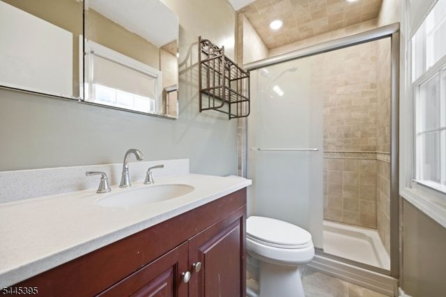 30 Whittier Ln, Oakland Boro, NJ 07436