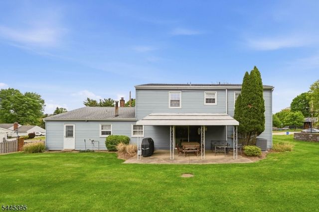 30 Whittier Ln, Oakland Boro, NJ 07436