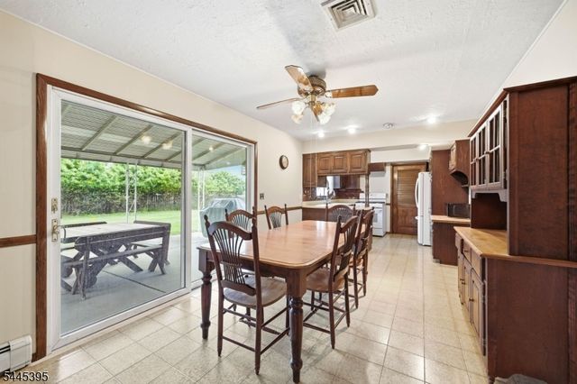 30 Whittier Ln, Oakland Boro, NJ 07436