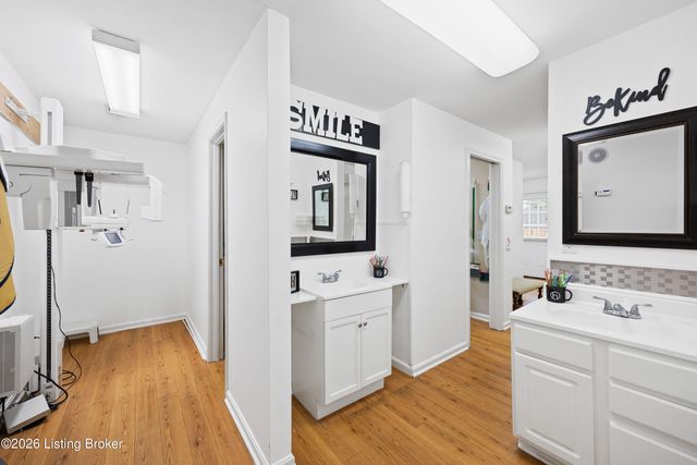 4816 Greenwood Rd, Louisville, KY 40258