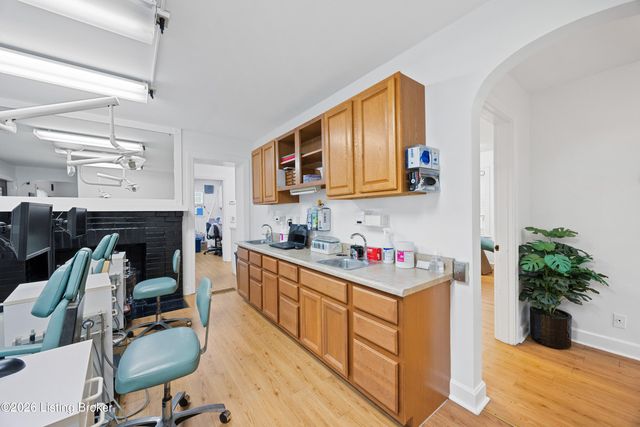 4816 Greenwood Rd, Louisville, KY 40258