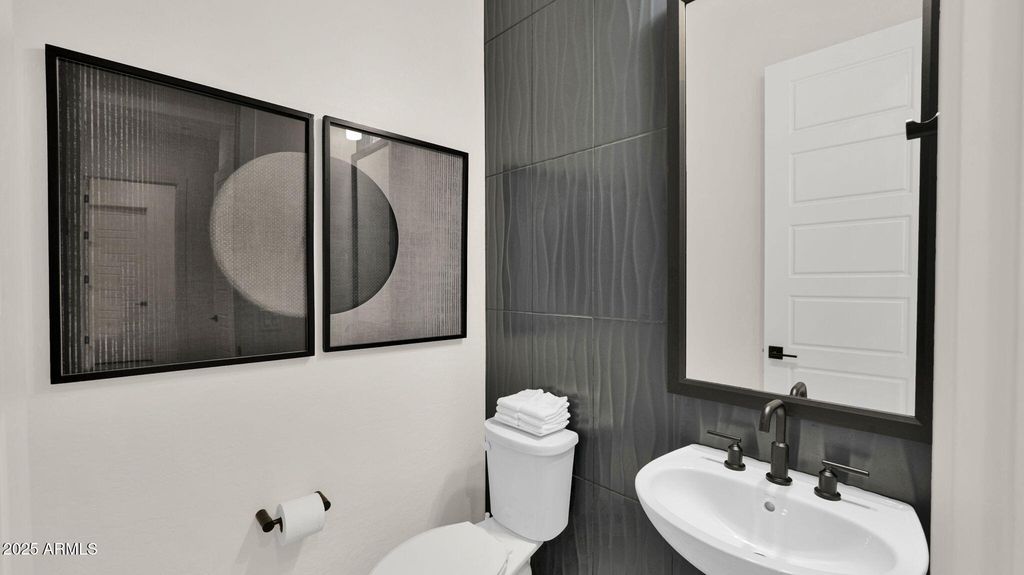 Image 11 of property listing at 38500 N SCHOOL HOUSE Road 8, Cave Creek, AZ 85331