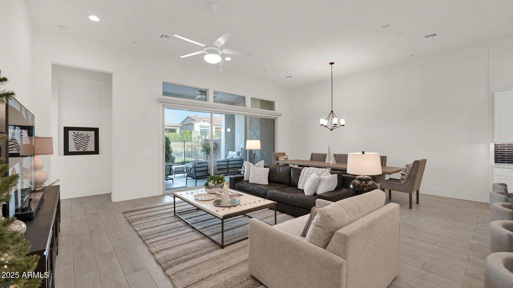Image 27 of property listing at 38500 N SCHOOL HOUSE Road 8, Cave Creek, AZ 85331